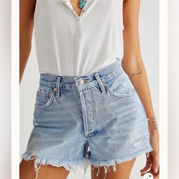 - AGOLDE Parker Shorts. Like NEW! - Picture 13 of 15